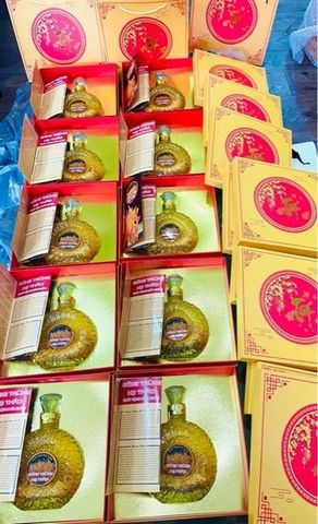  RƯỢU ĐÔNG TRÙNG HẠ THẢO QUẢ THỂ (HỘP) 