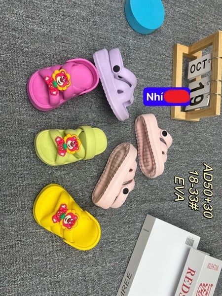  SANDAN SIÊU NHẸ EM BÉ KB AD50 NHÍ GẤU DÂU HOA VÀNG 489 