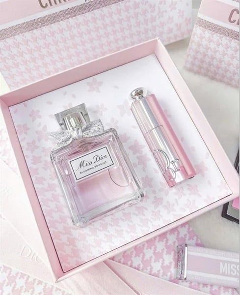 Set Nước hoa Miss Dior Blooming Bouquet EDT + Son Dưỡng Dior Addict Lip Glow ( 50ml + 3.2G)