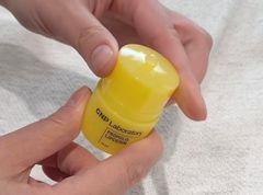 Dưỡng Môi CNP Keo Ong Propolis Lipcerin 15ml