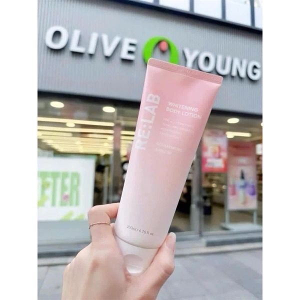 Dưỡng Thể Relab Body Glutathione + Arbutin Dưỡng Trắng, Cấp Ẩm Cho Da (29/9/2027)