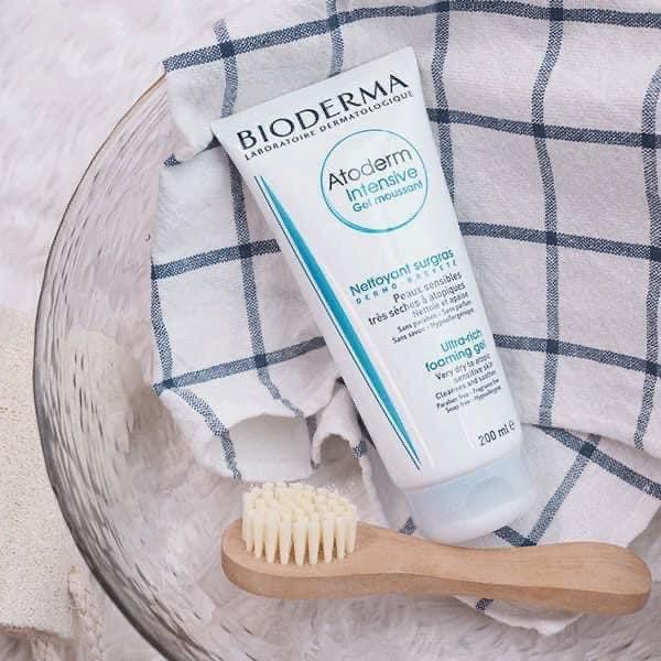 #Trắng - Gel Rửa Mặt Bioderma Atoderm Intensive Cho Da Khô 200ml