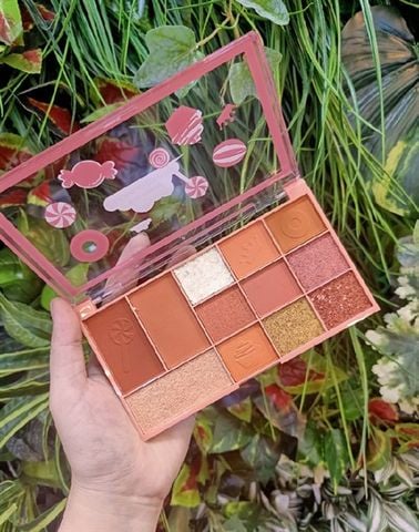 #01 - KIT MẮT MÁ KISS BEAUTY MAKEUP PALETTE 12 Ô
