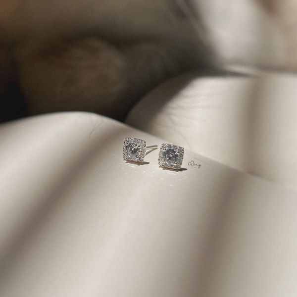  Khuyên Tai Đá Tròn Viền Vuông Mini (Đôi) 