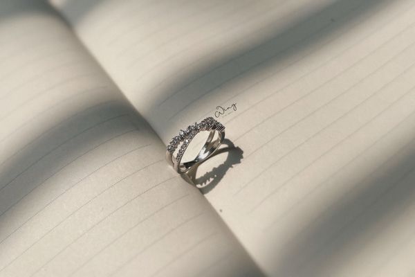  Nhẫn Bạc Gắn Đá Vát Chéo Chữ X Chạy Ziczac (Chiếc) 