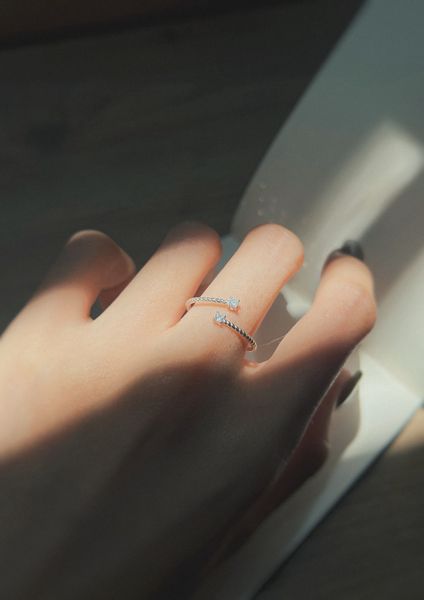  Nhẫn Thân Xoắn Trơn 2 Đầu Hạt Đá Free Size (Chiếc) 