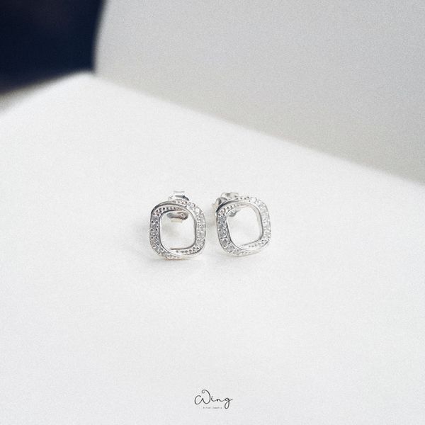  Khuyên Tai Hình Vuông Uốn Vát Gắn Đá (Đôi) 