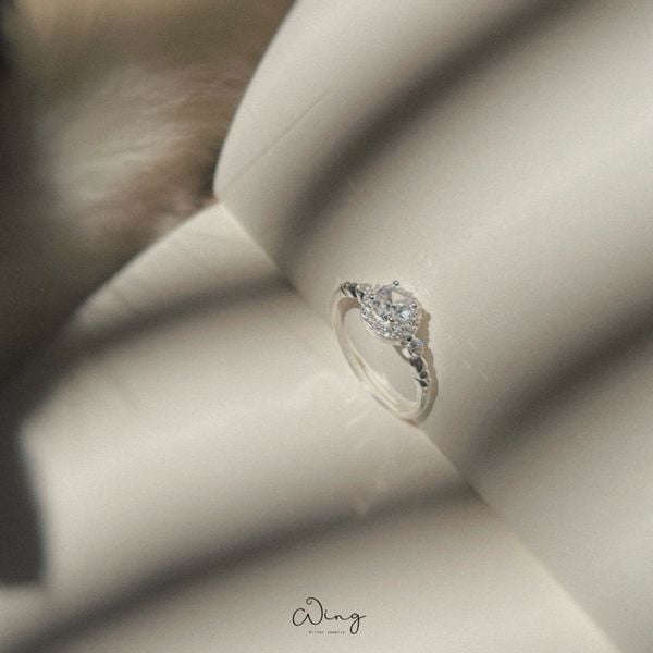  Nhẫn Đá Tròn Viền Đá Xung Quanh Hai Bên Đá Tròn 1 Ly Cổ Điển (Chiếc) 