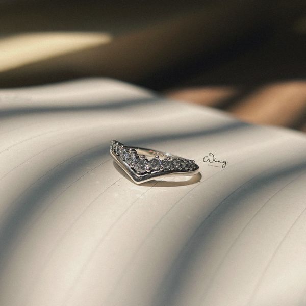  Nhẫn Bạc Thái Vương Miện V Một Hàng Đá (Chiếc) 