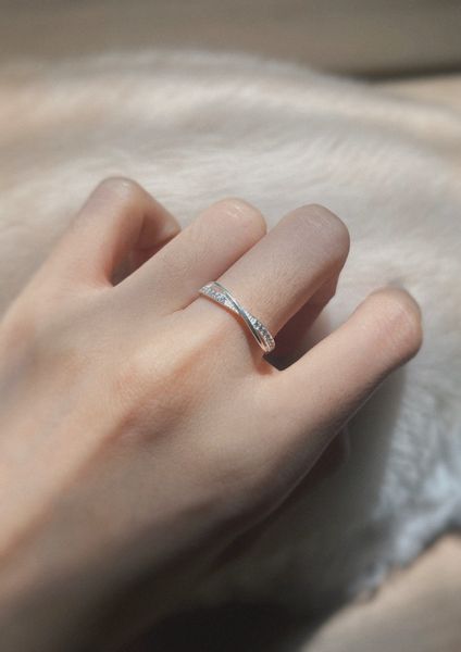  Nhẫn 1 Hàng Đá Dây Bạc Vát Chéo (Chiếc) 