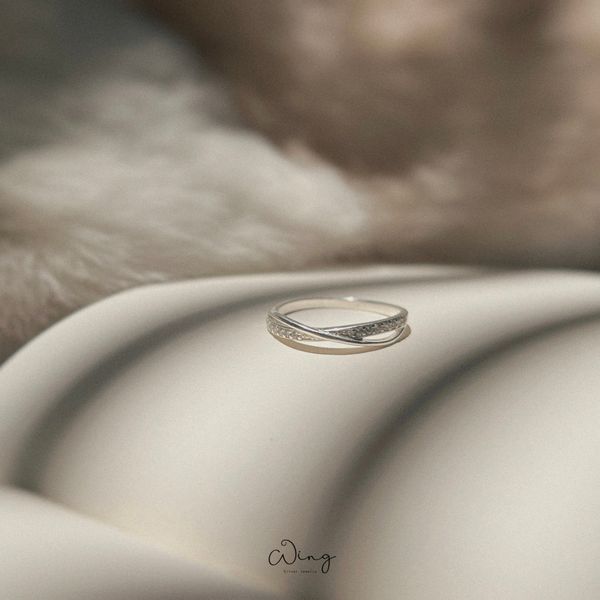  Nhẫn 1 Hàng Đá Dây Bạc Vát Chéo (Chiếc) 