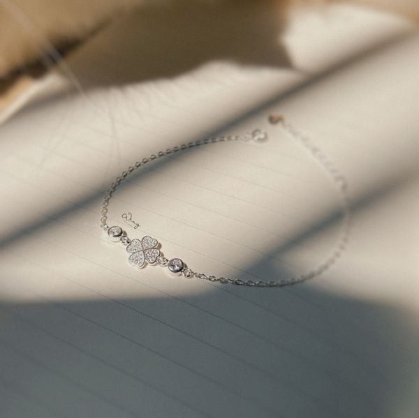  Lắc Tay Cỏ 4 Lá Gắn Đá Phối Đá Tròn 2 Bên 