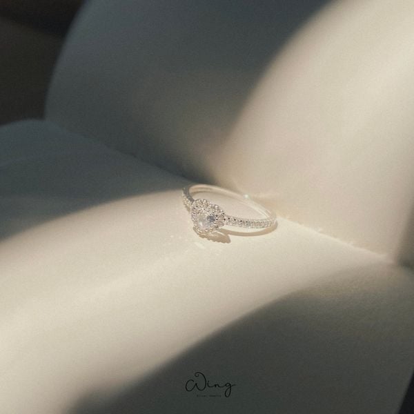  Nhẫn Đá Tim Dễ Thương Ổ Cao Hai Bên Viền Đá (Chiếc) 