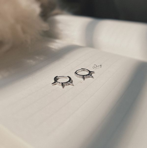  Khuyên Vòng Họa Tiết Đinh Gắn Đá (Đôi) 