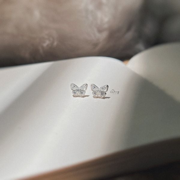  Khuyên Tai Bướm Đá Nhỏ Viền Bi (Đôi) 