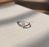  Nhẫn Bạc Thân V Trơn Gắn Đá Giọt Nước (Chiếc) 