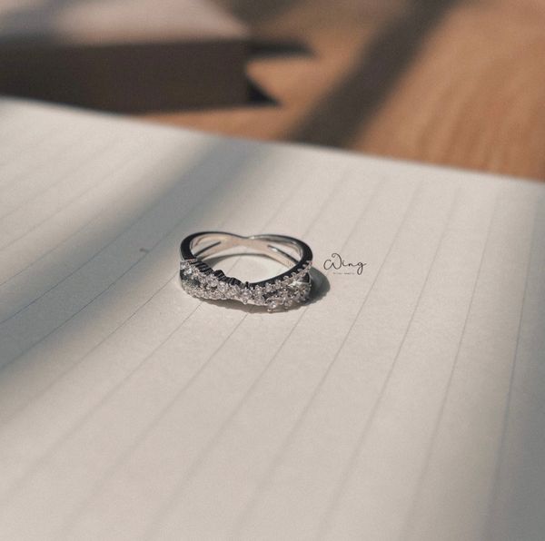  Nhẫn Bạc Gắn Đá Vát Chéo Chữ X Chạy Ziczac (Chiếc) 