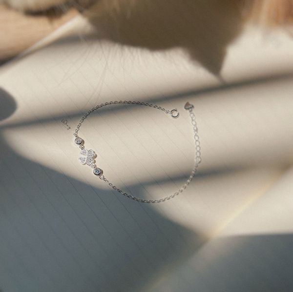  Lắc Tay Cỏ 4 Lá Gắn Đá Phối Đá Tròn 2 Bên 