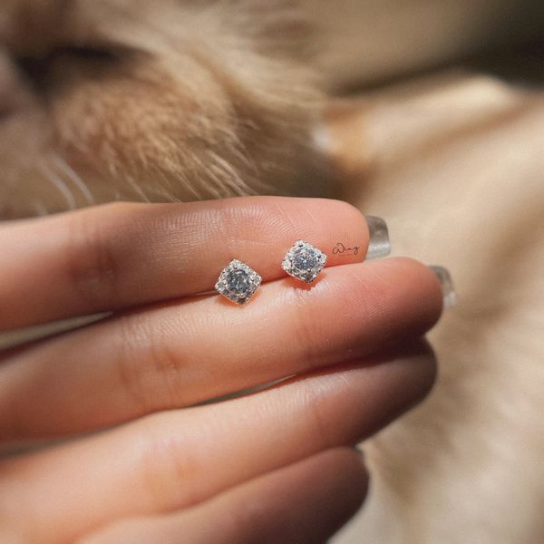  Khuyên Tai Đá Tròn Viền Vuông Mini (Đôi) 