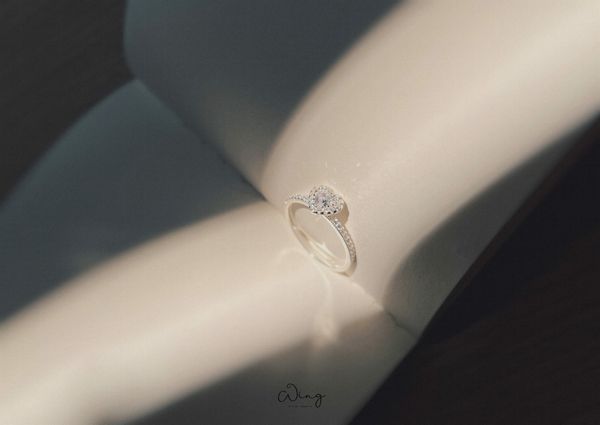  Nhẫn Đá Tim Dễ Thương Ổ Cao Hai Bên Viền Đá (Chiếc) 