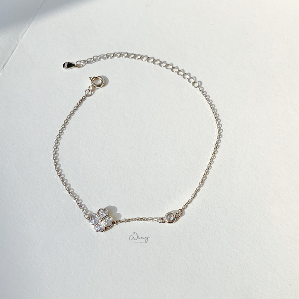  Lắc Tay Cỏ 4 Lá Viền Đá Tròn 