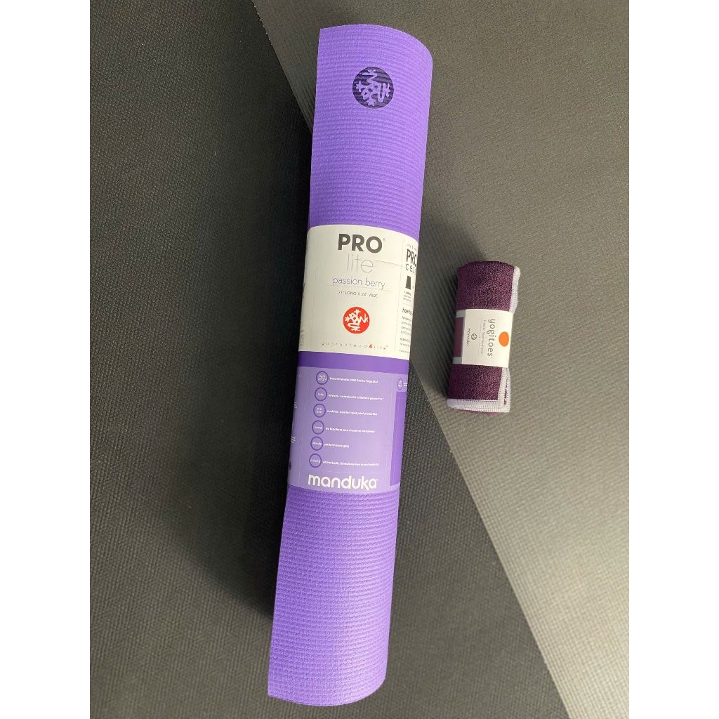  [Mua 1 tặng 1] Thảm yoga Manduka PROLITE 71-Passion Berry tặng khăn YTRSKIDLESS-71 | YOGITOES® 16 cùng tông màu 