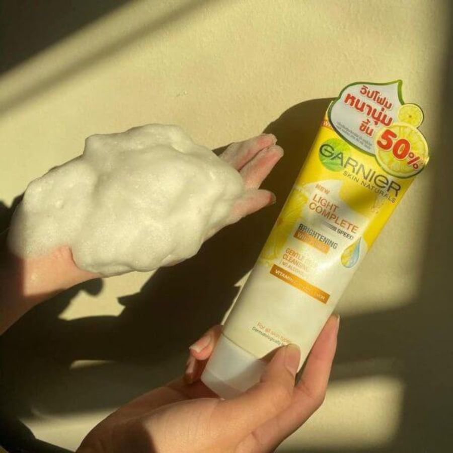 Sữa Rửa Mặt Garnier Tạo Bọt Dưỡng Sáng Làn Da Light Complete Vitamin C Whip Foam 50ml