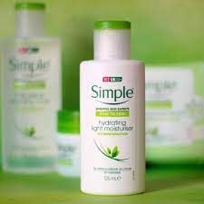 Kem Dưỡng Ẩm Simple Kind To Skin Hydrating Light Moisturiser 125ml
