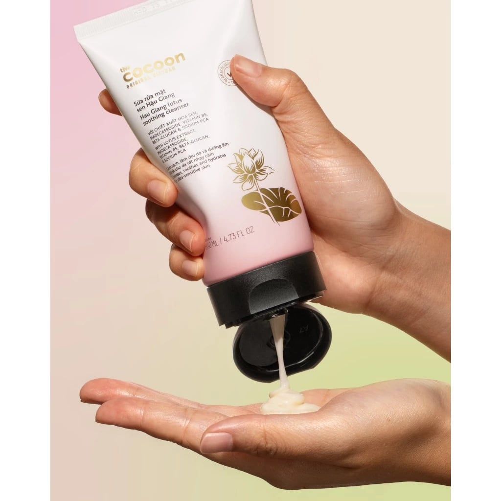 Sữa Rửa Mặt Cocoon Sen Hậu Giang Làm Dịu Da Nhạy Cảm 140ml