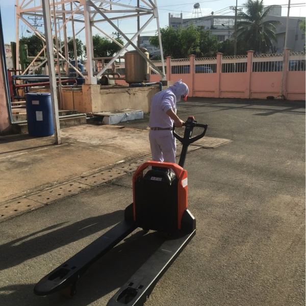 Xe nâng tay điện Toyota BT Tyro