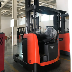 Xe Nâng Reach Truck Ngồi Lái 8FBRE 1.2 – 1.6 Tấn