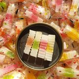  Mứt Rau Câu Sữa (Mứt rau câu 2 màu - Mứt rau câu giòn) -  Lon 400gr 