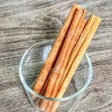  Thanh Quế Sấy Khô Cắt 10Cm (Thanh Quế Đã Cạo Sạch Vỏ/ Quế Khâu) - Túi 500gr 