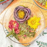  Trà Hoa Sen (Lotus) Sấy Lạnh Nguyên Bông (Mix Tâm Sen - Mix Hoa - Củ Sen - Hạt Sen) - 1 Set 