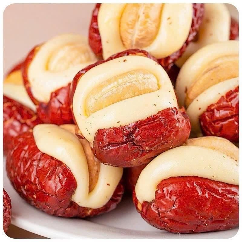  Táo Đỏ Kẹp Sữa Nhân Hạt Điều (Burger táo đỏ nhân marshmallow) Túi 500gr 