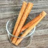  Thanh Quế Sấy Khô Cắt 10Cm (Thanh Quế Đã Cạo Sạch Vỏ/ Quế Khâu) - Túi 500gr 