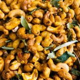  Hạt Điều Tỏi Ớt Lá Chanh Loại 1 Lon 350gr 