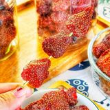  Dâu Tây Sấy Dẻo Thái Lan - Lon 300gr & Lon 500gr 