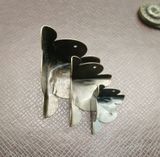  Bịt góc giả cổ C065 màu đồng 24*24mm 