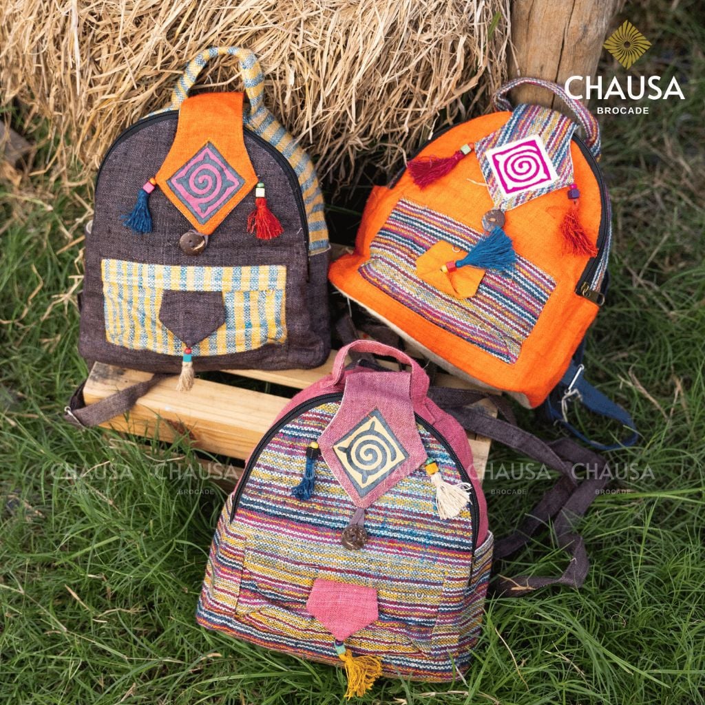 nữ thổ cẩm thủ công dân tộc H'Mong - CHAUSA Brocade Balo đeo vai mini nữ thổ cẩm thủ công, chất liệu vải lanh
