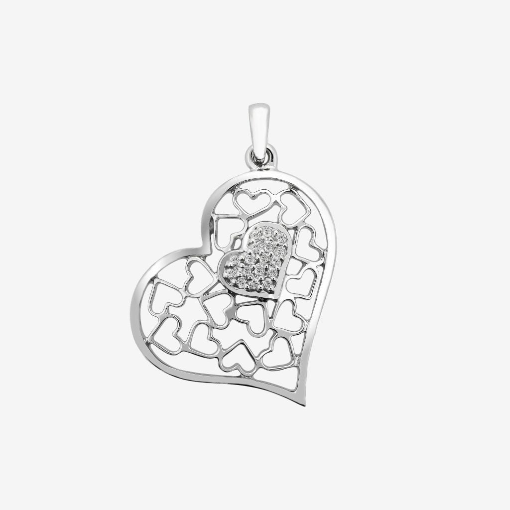  INTRICATE HEART-SHAPED PENDANT 