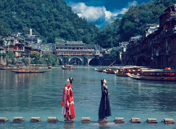  [Tour Trung Quốc] Trương Gia Giới-Phượng Hoàng Cổ Trấn-Thiên Tử Sơn- Hồ Bảo Phong 5N4Đ 
