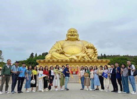  [Tour Trung Quốc] Hà Khẩu-Bình Biên-Di Lặc-Kiên Thủy-Mông Tự 4N3Đ 