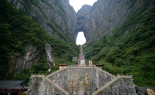  [Tour Trung Quốc] Trương Gia Giới-Phượng Hoàng Cổ Trấn-Thiên Tử Sơn-Hồ Bảo Phong 6N5Đ 