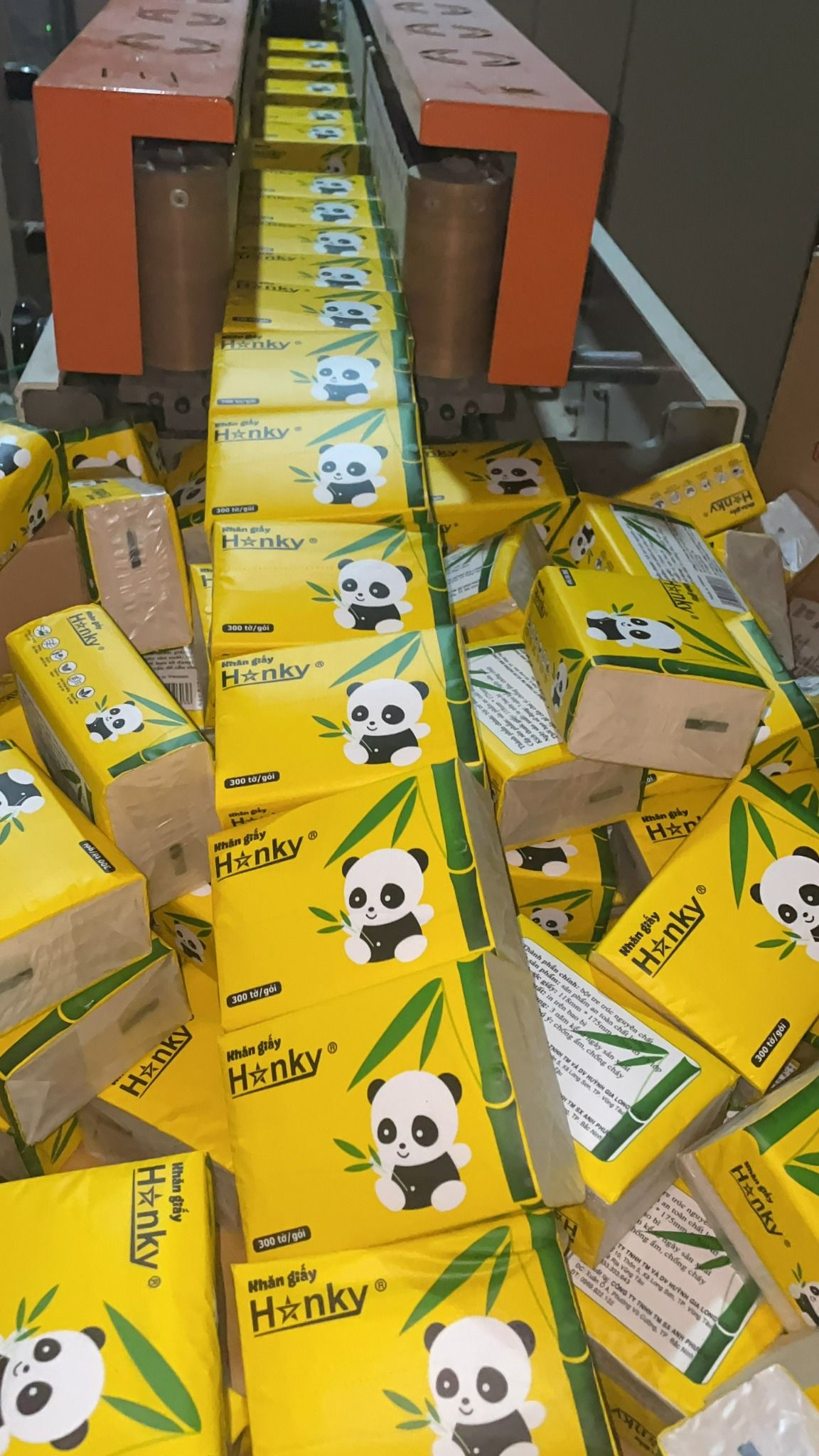  Giấy ăn gấu trúc Hanky,giấy nâu thùng 30 gói ,1 gói 300 tờ/4 lớp,siêu dai mềm mại 
