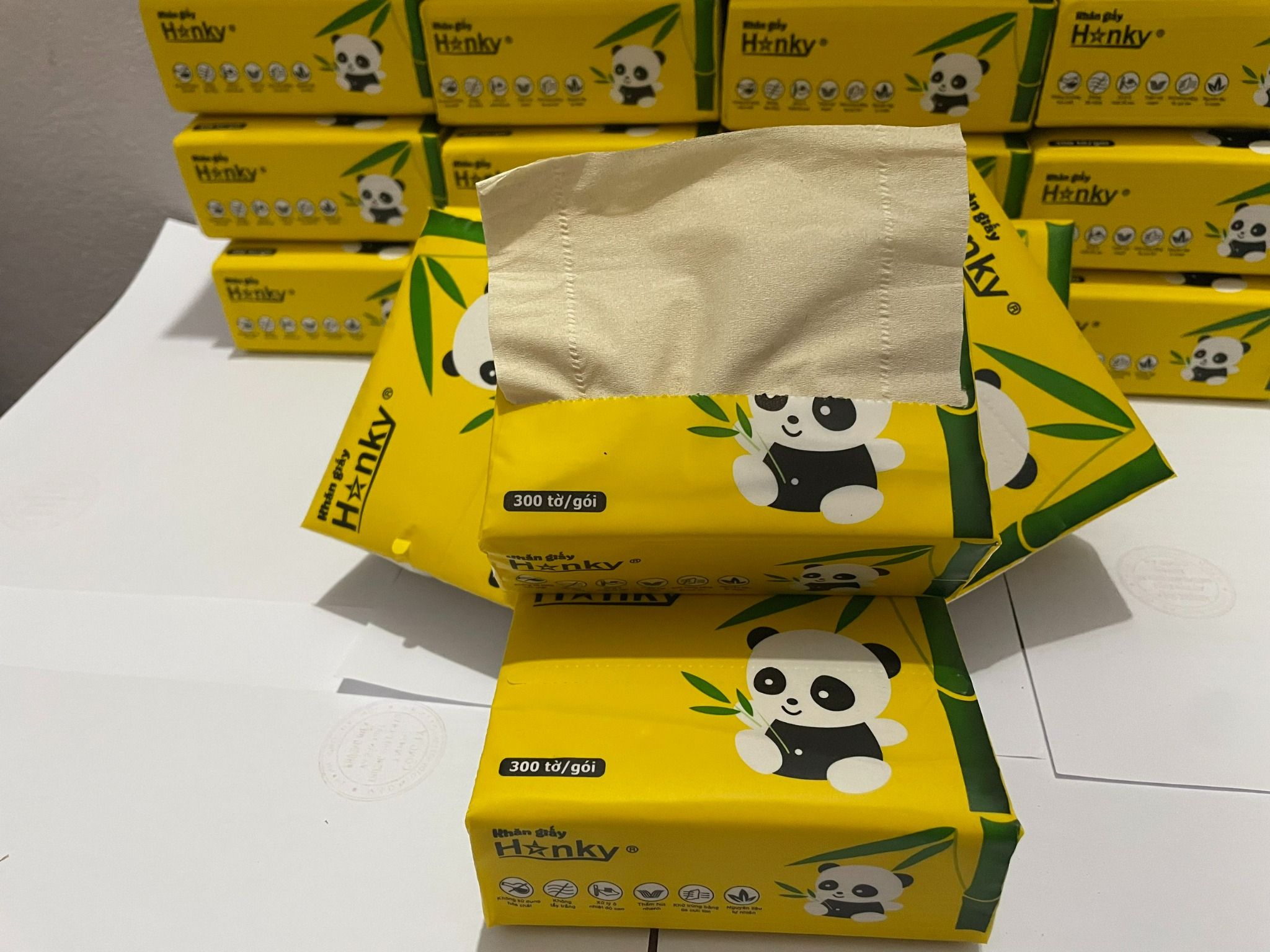  Giấy ăn gấu trúc Hanky,giấy nâu thùng 30 gói ,1 gói 300 tờ/4 lớp,siêu dai mềm mại 