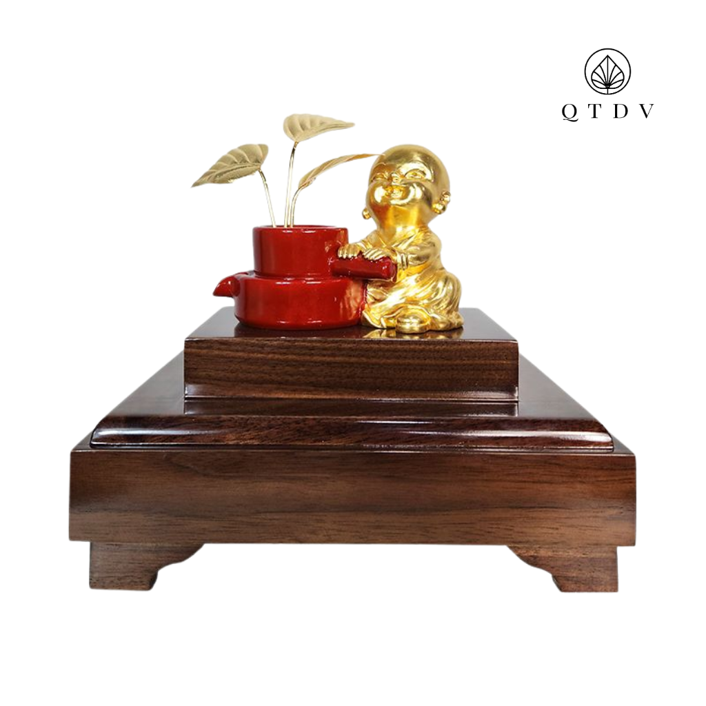 Tượng chú tiểu bên chậu Vạn niên dát vàng 24k