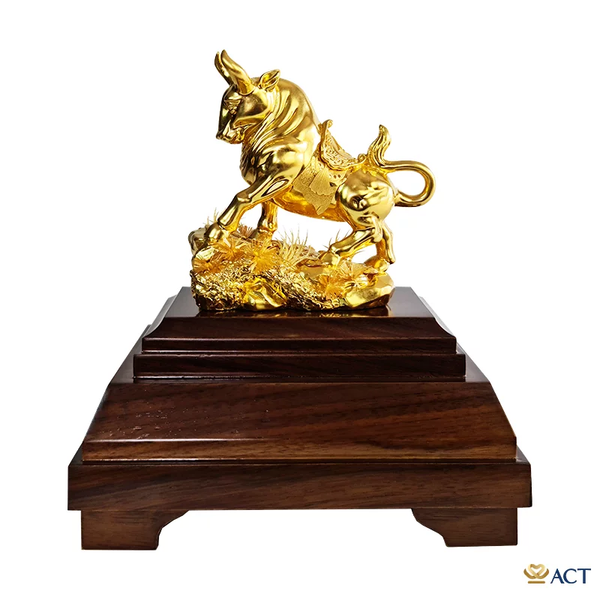 linh vật dát vàng