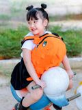  BALO KHỦNG LONG NHUNG UNISWAP - M - ĐEN 