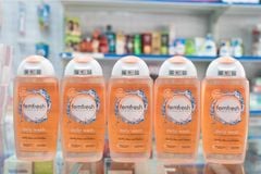 Dung dịch vệ sinh phụ nữ khử mùi Femfresh Daily Intimate Wash 250ml, nhập khẩu chính hãng